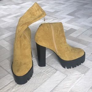 NEW IN BOX , AZALEA WANG platform booties